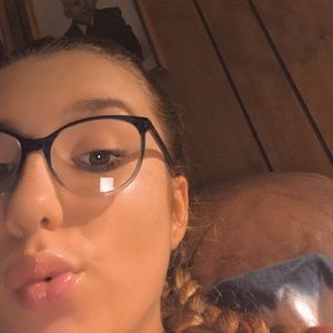 Meet your Posher, Abbie